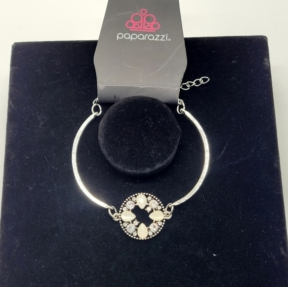 Paparazzi Jewelry Collection 5 Bracelets (Delicate Glam)​​​ - Picture 4 of 6